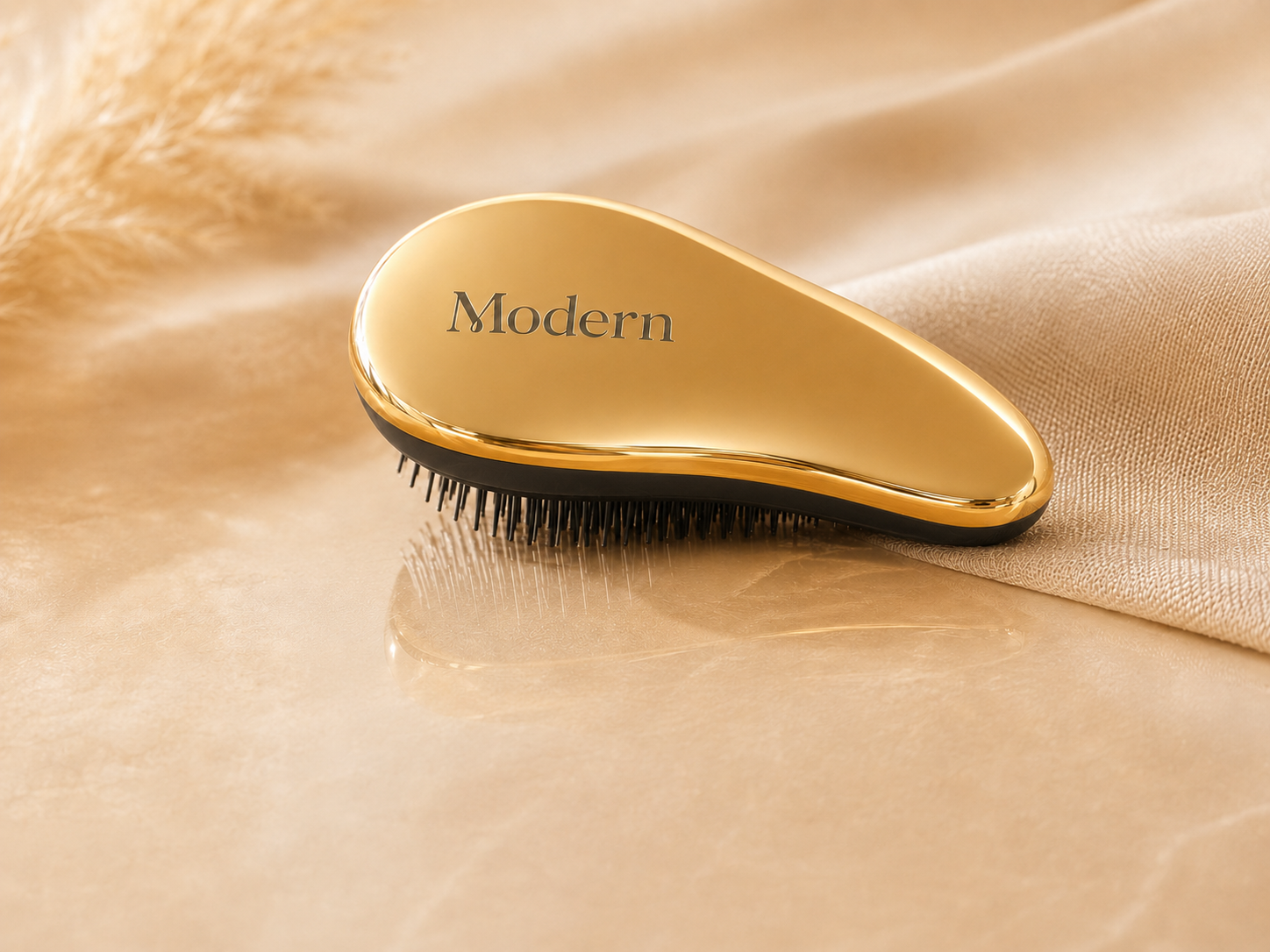 ゴールドのModernペットブラシ